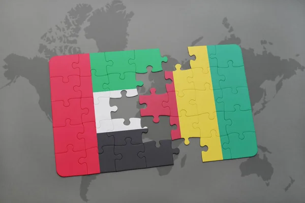 益智与阿拉伯联合酋长国和几内亚在世界地图上的国旗 — 图库照片