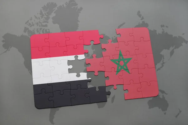 Puzzel met de nationale vlag van Jemen en Marokko op een wereldkaart — Stockfoto