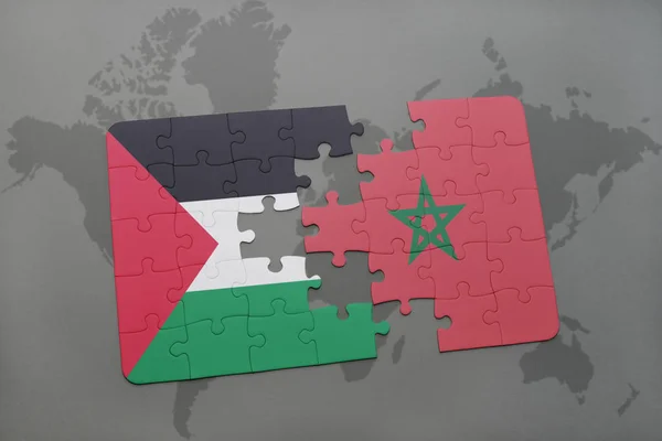 Puzzel met de nationale vlag van Palestina en Marokko op een wereldkaart — Stockfoto