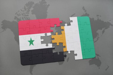 Suriye bayrağı ile bulmaca ve Fildişi Sahili bir dünya haritası üzerinde