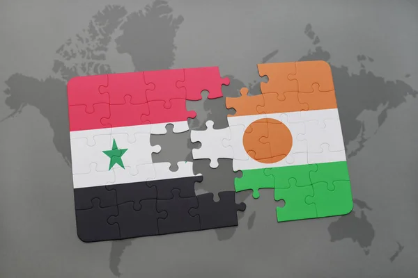 Puzzel met de nationale vlag van Syrië en niger op een wereldkaart — Stockfoto