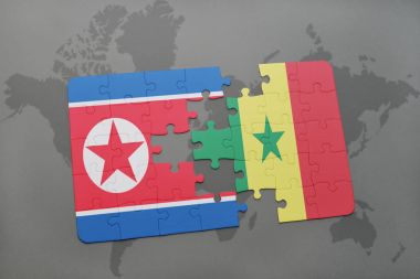 Kuzey Kore ve senegal ulusal bayrak bir dünya haritası üzerinde ile bulmaca