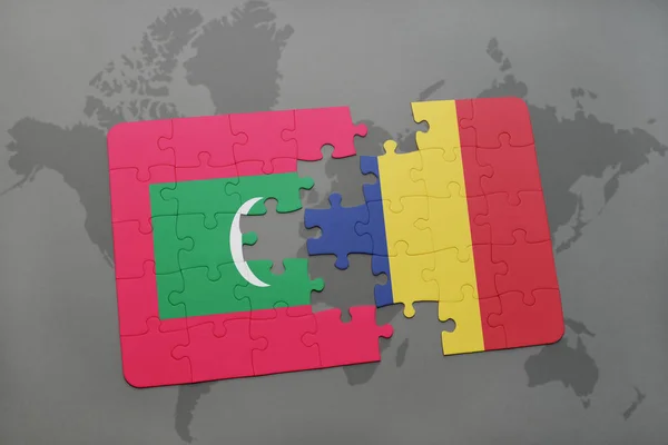 Puzzel met de nationale vlag van de Maldiven en Tsjaad op een wereldkaart — Stockfoto