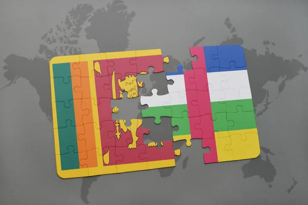 Puzzel met de nationale vlag van sri lanka en de Centraal-Afrikaanse Republiek op een kaart van de wereld — Stockfoto