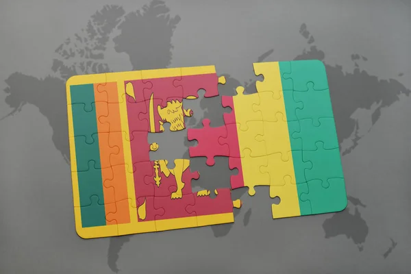Puzzle avec le drapeau national de sri lanka et la Guinée sur une carte du monde — Photo