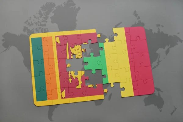 Puzzle con la bandiera nazionale di sri lanka e mali su una mappa del mondo — Foto Stock