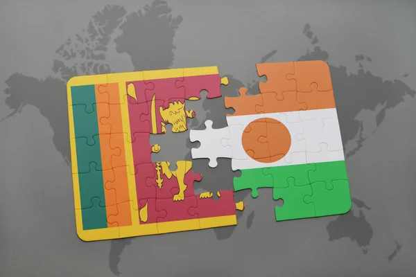 Puzzle con la bandiera nazionale di sri lanka e niger su una mappa del mondo — Foto Stock