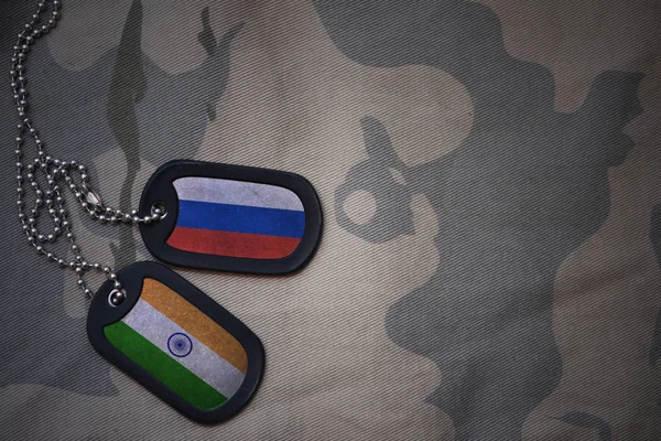 Army blank, dog tag with flag of russia and india on the khaki texture background. военная концепция — стоковое фото