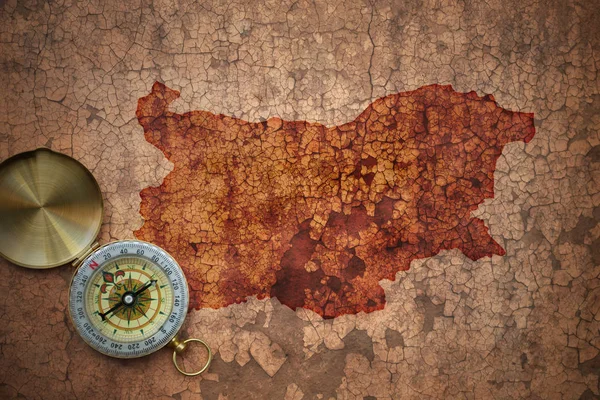 Kaart van Bulgarije op een oude vintage spleet papier — Stockfoto