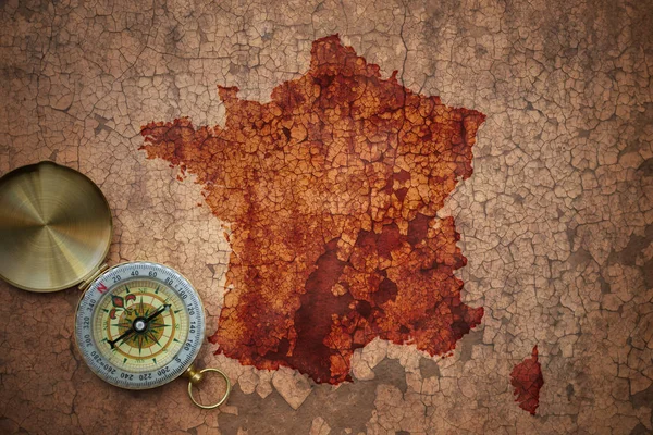 Карта Франции на старой винтажной бумаге с трещинами — стоковое фото