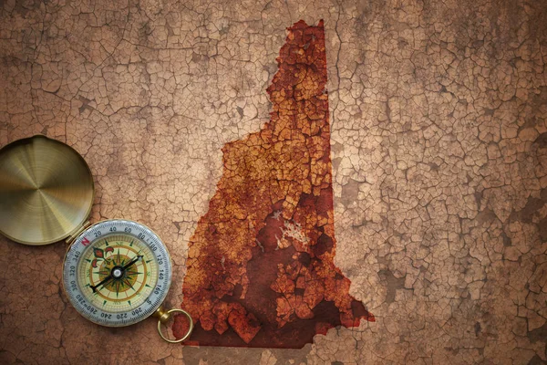 古いビンテージ亀裂紙にニューハンプシャー州の地図 — ストック写真