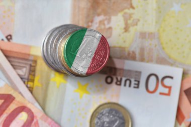 Euro para euro para banknot zemin üzerine İtalya'nın ulusal bayrakla işaretle.