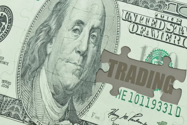 A dollár-bankjegyek, és a szöveg kereskedelmi puzzle. — Stock Fotó