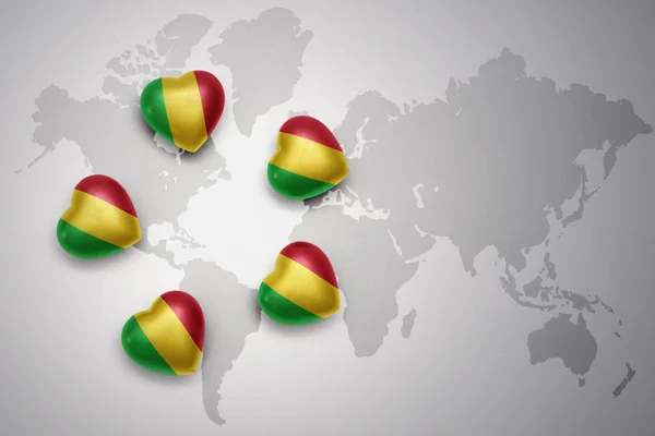 世界地図背景にマリ共和国の国旗と 5 つの心 — ストック写真
