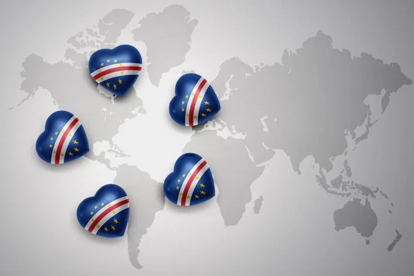 Fünf Herzen mit der Nationalflagge von Kap Verde auf dem Hintergrund der Weltkarte. — Stockfoto