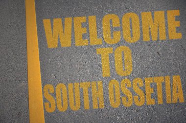 asfalt yol ile metin sarı çizginin yakınındaki Güney Osetya hoş geldiniz. kavramı