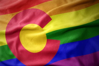 Colorado devlet gökkuşağı Eşcinsel gurur bayrak bayrak sallayarak