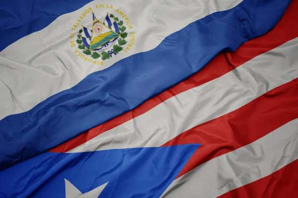 プエルトリコのカラフルな旗とエルサレドルの国旗を振って. — ストック写真