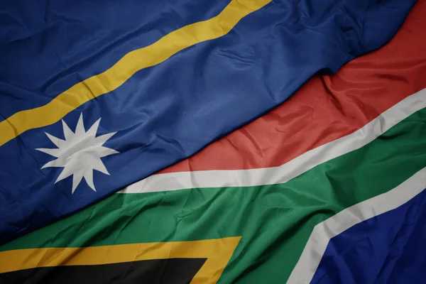 Acenando bandeira colorida da África do Sul e bandeira nacional de Nauru  . — Fotografia de Stock