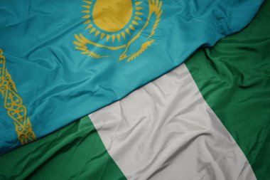 Nijerya 'nın renkli bayrağı ve Kazakistan' ın ulusal bayrağı sallanıyor..