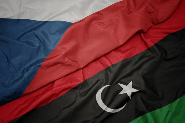 Ondeando colorida bandera de libya y bandera nacional de la República Checa . — Foto de Stock