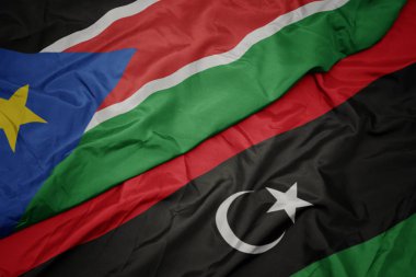 Libya 'nın renkli bayrağı ve Güney Sudan' ın ulusal bayrağı sallanıyor..
