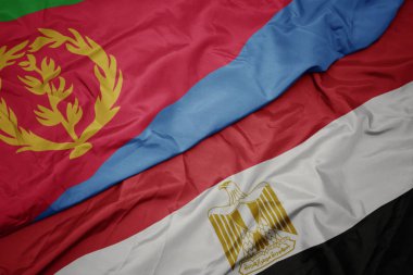 Mısırın renkli bayrağı ve eritreanın ulusal bayrağı sallanıyor..