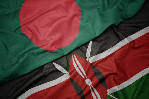 ケニアのカラフルな旗とバングラデシュの国旗を振って. — ストック写真