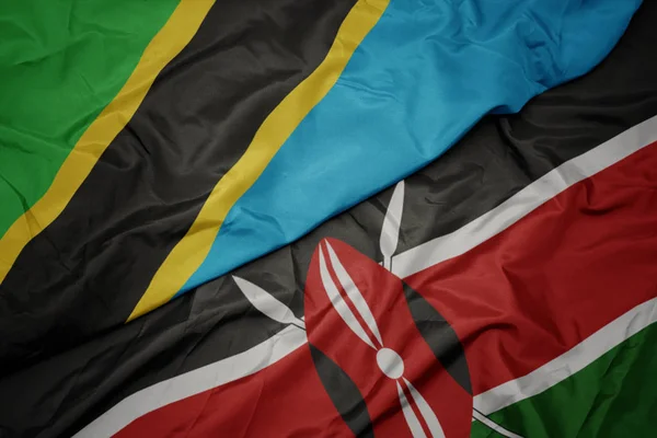 Ondeando colorida bandera de kenya y bandera nacional de tanzania . —  Fotos de Stock