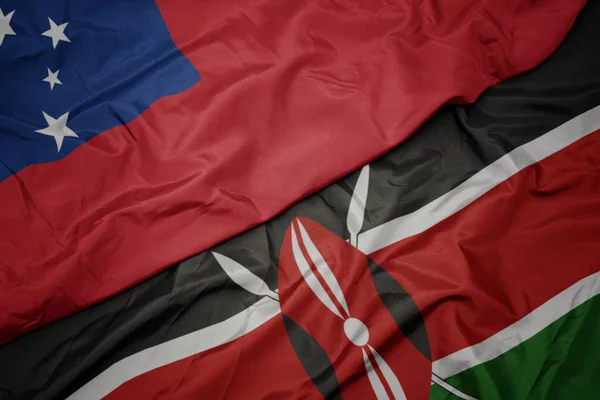 Kenya színes zászlajának lobogtatása és Szamoa nemzeti lobogója . — Stock Fotó