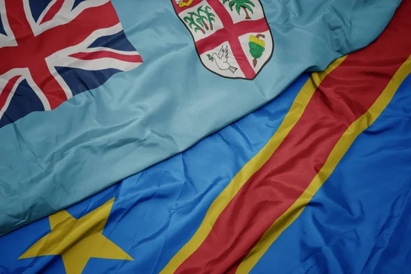 Agitant le drapeau coloré de la république démocratique du congo et le drapeau national des Fidji  . — Photo