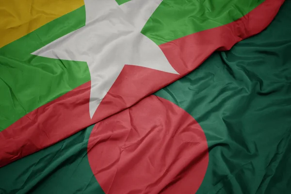 Ondeando colorida bandera de bangladesh y bandera nacional de myanmar . — Foto de Stock