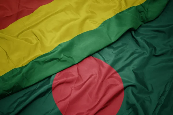 Schwenken bunte Flagge von Bangladesh und Nationalflagge von Bolivien. — Stockfoto
