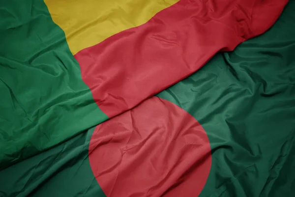 Agitant drapeau coloré du bangladesh et drapeau national du Bénin . — Photo