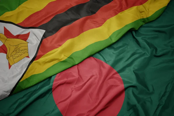 Agitant drapeau coloré du bangladesh et drapeau national de zimbabwe . — Photo