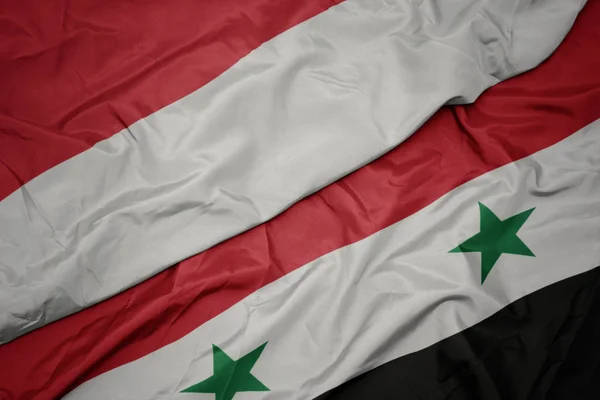 Sventolando bandiera colorata della Siria e bandiera nazionale dell'indonesia . — Foto Stock