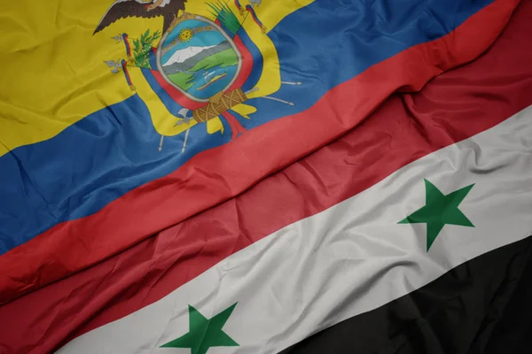 Acenando bandeira colorida da síria e bandeira nacional do Equador . — Fotografia de Stock