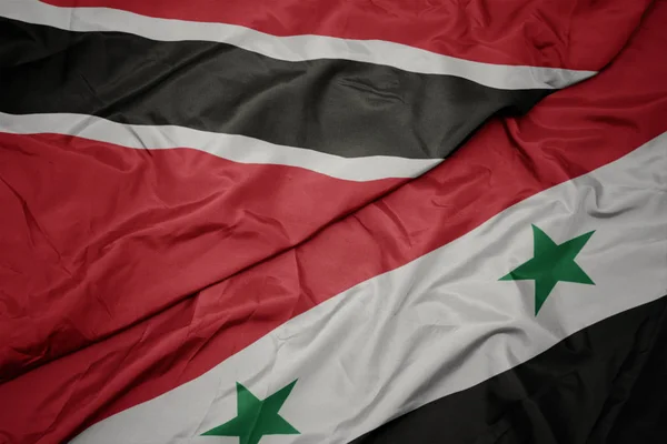 Sventolando bandiera colorata di syria e bandiera nazionale di trinidad e tobago . — Foto Stock