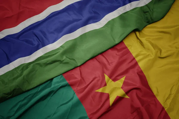 Ondeando colorida bandera de camerún y bandera nacional de gambia . — Foto de Stock