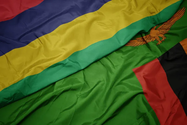 ザンビアのカラフルな旗やモーリシャスの国旗を振って. — ストック写真