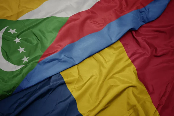 Ondeando colorida bandera de Chad y bandera nacional de las comoras . — Foto de Stock