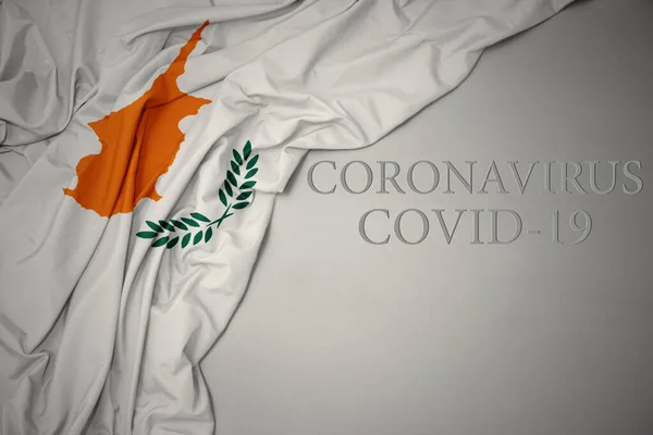 Viftar Färgglada Nationella Flagga Cyprus Grå Bakgrund Med Text Coronavirus — Stockfoto