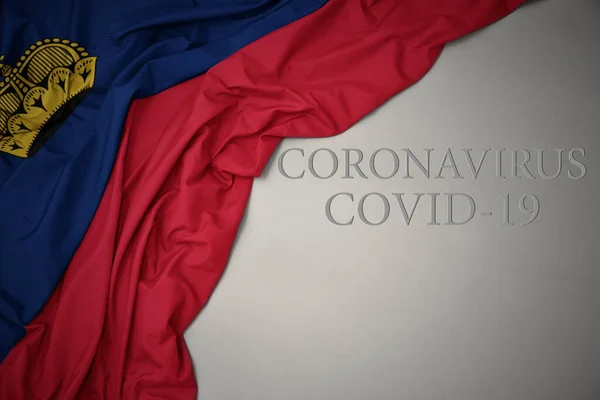 Acenando Colorido Bandeira Nacional Liechtenstein Fundo Cinza Com Texto Coronavírus — Fotografia de Stock