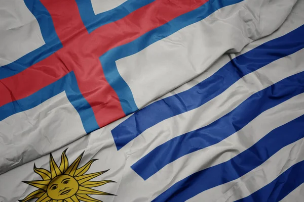 Размахивая Красочным Флагом Уругвая Национальным Флагом Фарерских Островов Macro — стоковое фото
