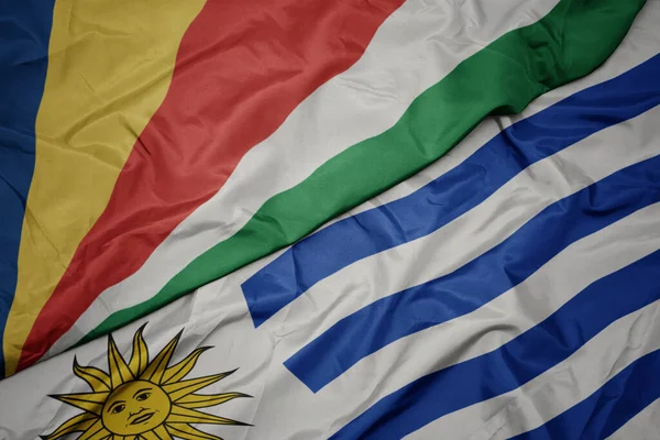 Mává Barevnou Vlajkou Uruguaye Státní Vlajkou Seychel Makro — Stock fotografie