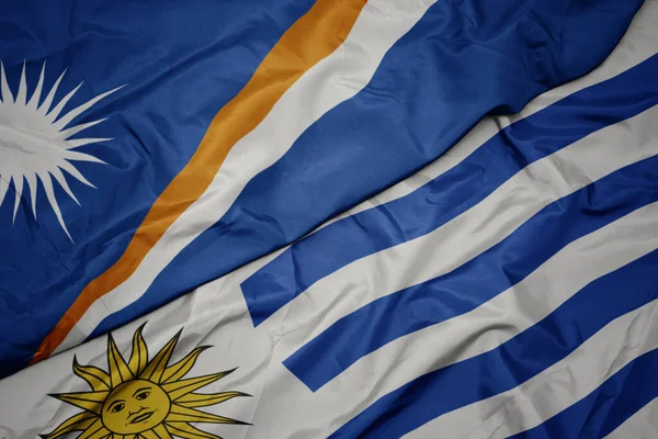 Uruguay Renkli Bayrağını Marshall Adaları Nın Ulusal Bayrağını Sallıyordu Makro — Stok fotoğraf