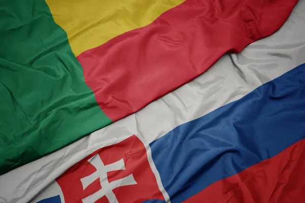 Viftande Färgglada Flagga Slovakien Och Nationell Flagga Benin Makro — Stockfoto