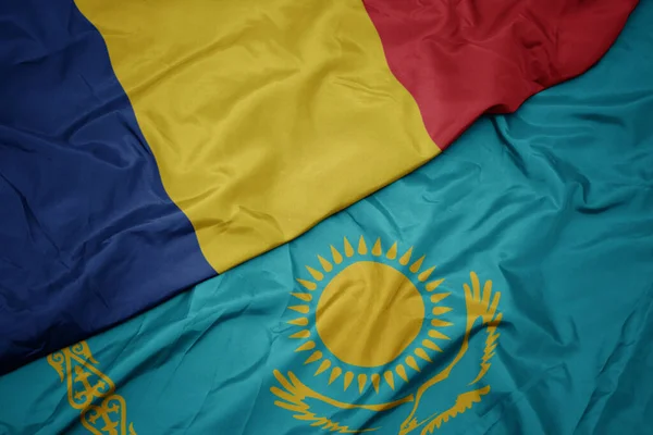 Kazakistan Renkli Bayrağını Romanya Nın Ulusal Bayrağını Sallıyordu Makro — Stok fotoğraf