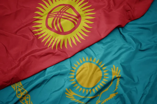 カザフスタンのカラフルな旗とキルギスの国旗を振っています マクロ — ストック写真
