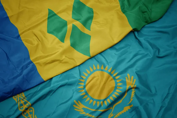Розмахуючи Різнокольоровим Прапором Казахстану Національним Прапором Святого Вілента Гранатами Макрос — стокове фото